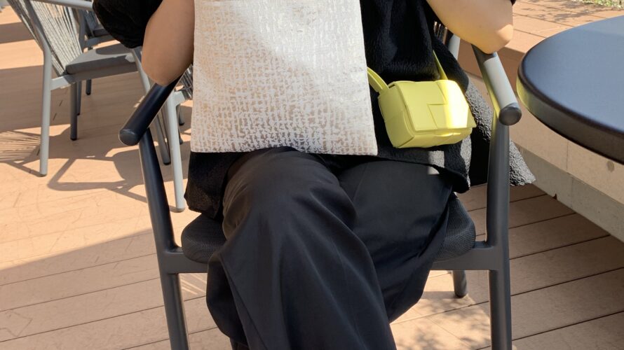 アラフォー大人女子にピッタリなミニバッグ。斜めがけバッグでシンプルコーデにメリハリを！！